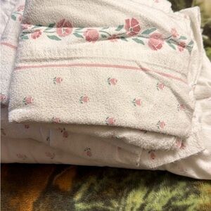 Elegant Floral White and Pink Sheet Set flannel